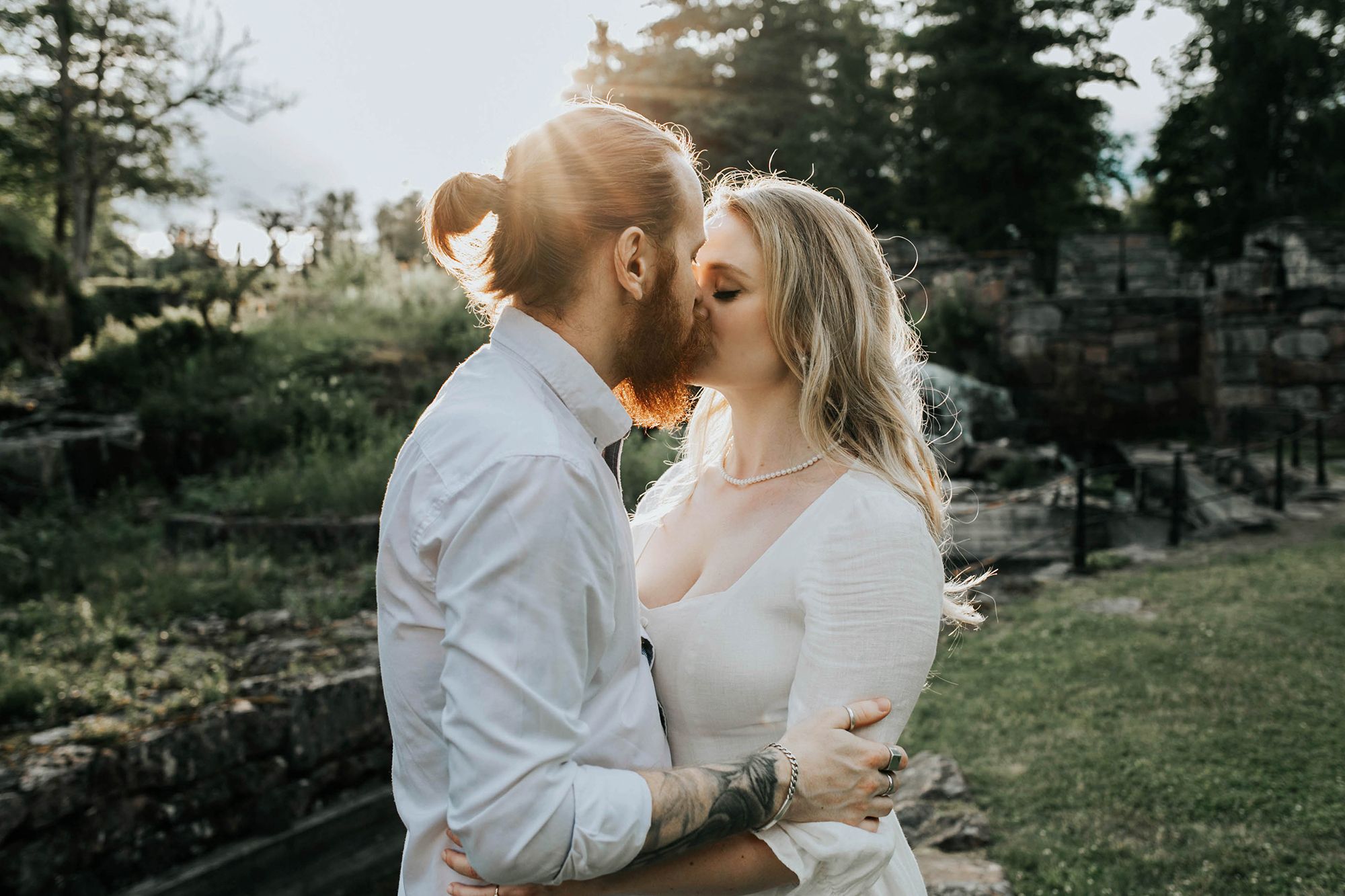 Kärleksfotografering i Borgvik med Julia och Martin. Borgvik utanför Karlstad. fotograf Rebecca Nordin.