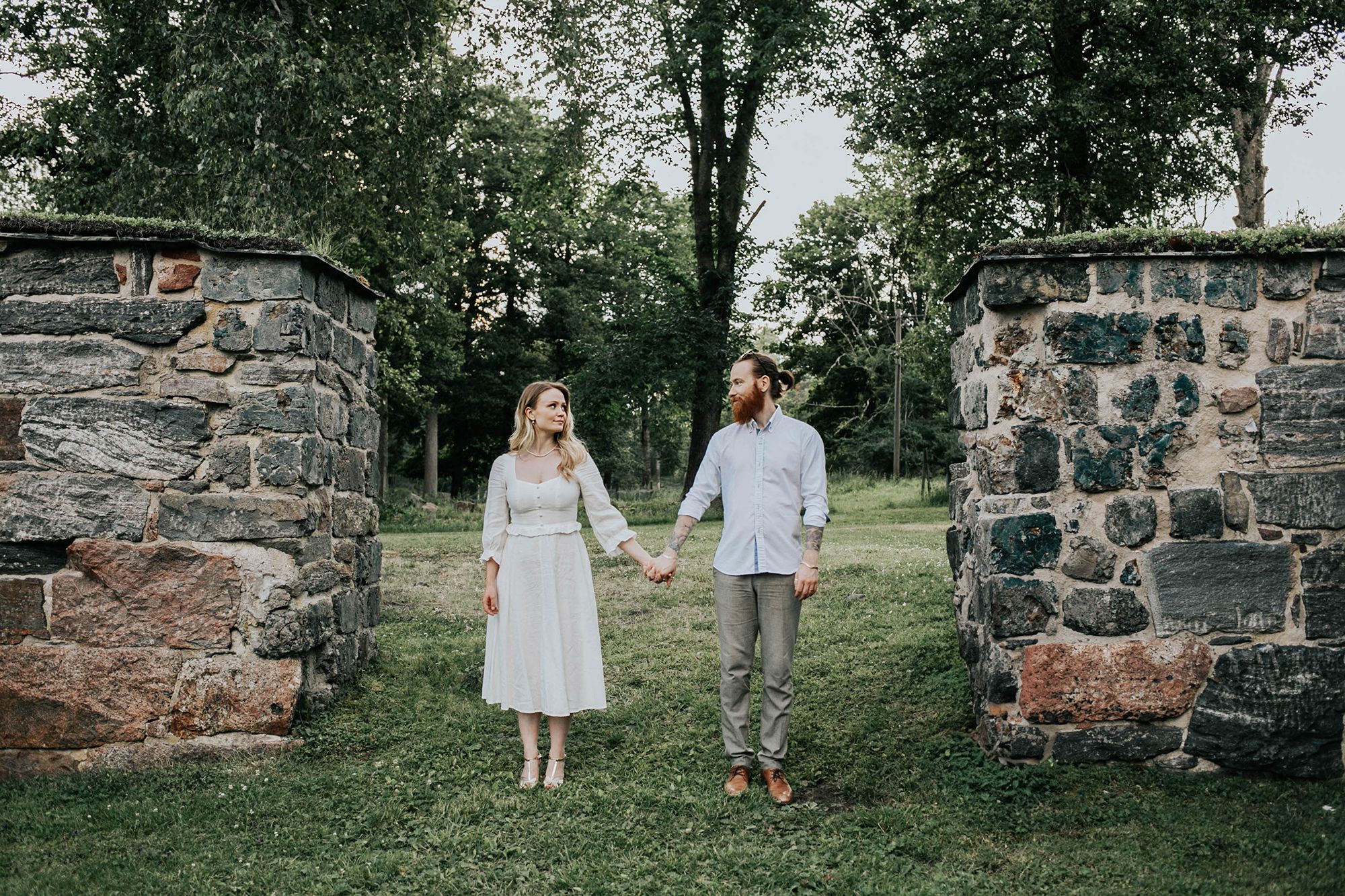 Kärleksfotografering i Borgvik med Julia och Martin. Borgvik utanför Karlstad. fotograf Rebecca Nordin.
