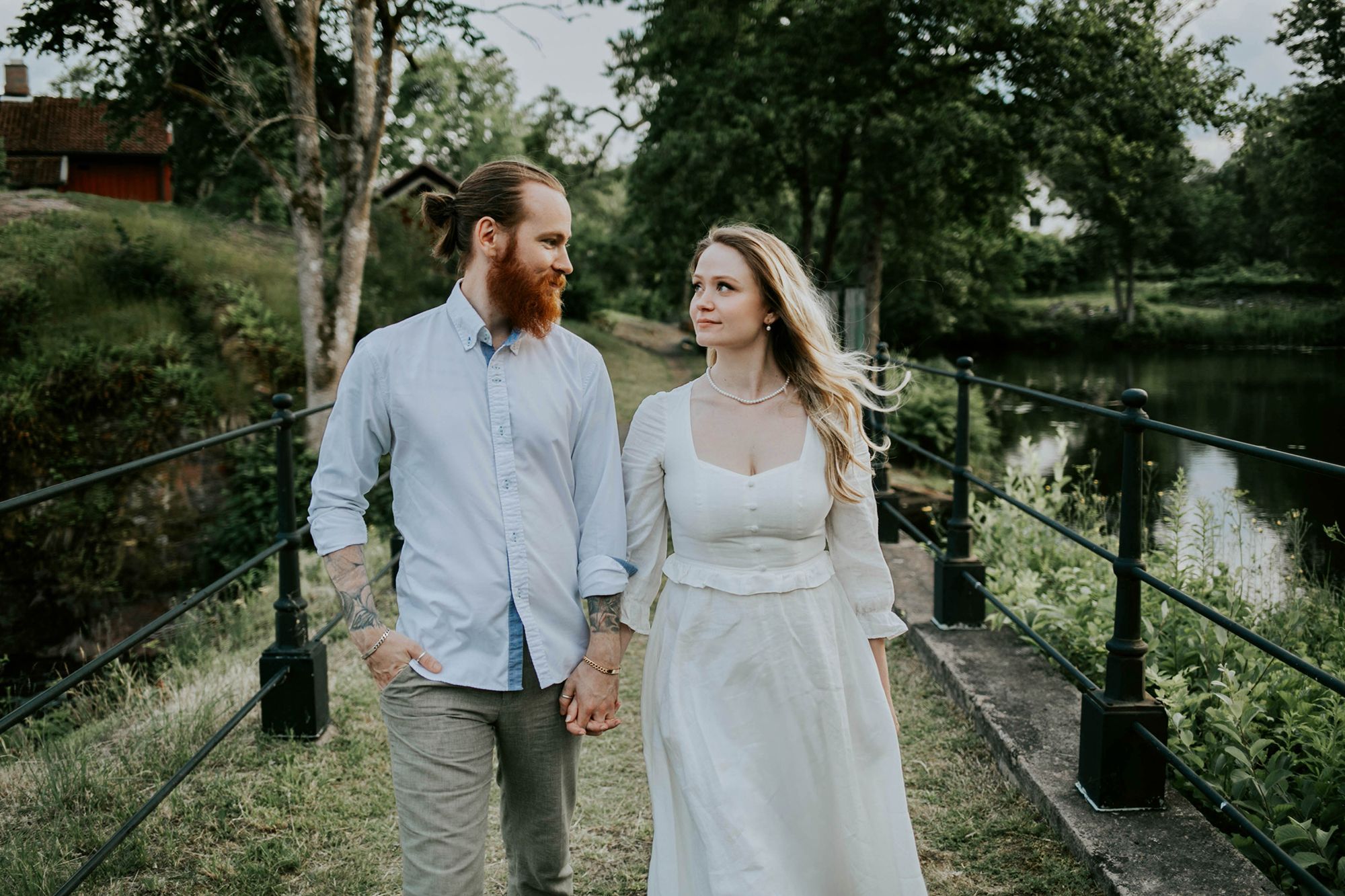 Kärleksfotografering i Borgvik med Julia och Martin. Borgvik utanför Karlstad. fotograf Rebecca Nordin.
