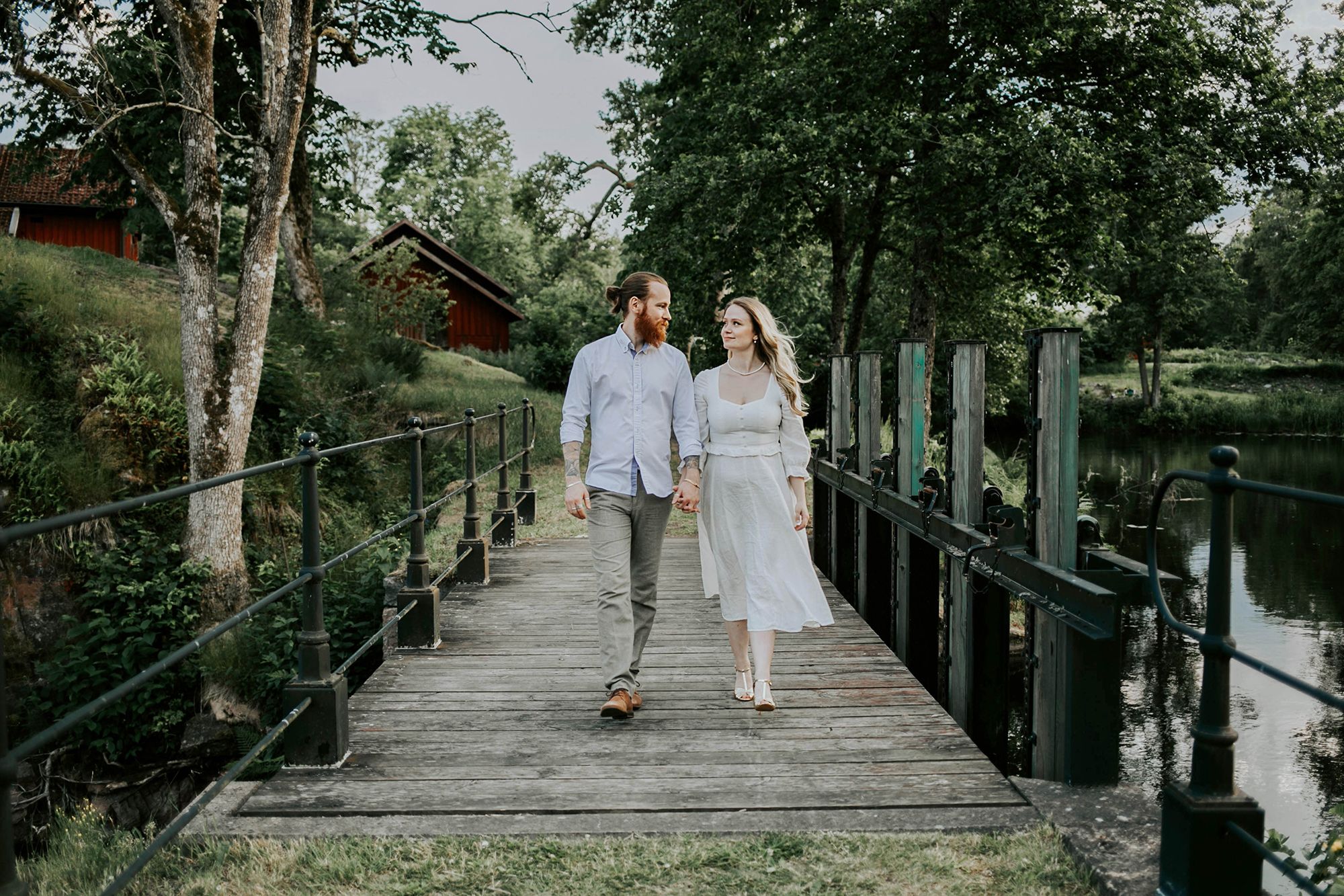 Kärleksfotografering i Borgvik med Julia och Martin. Borgvik utanför Karlstad. fotograf Rebecca Nordin.