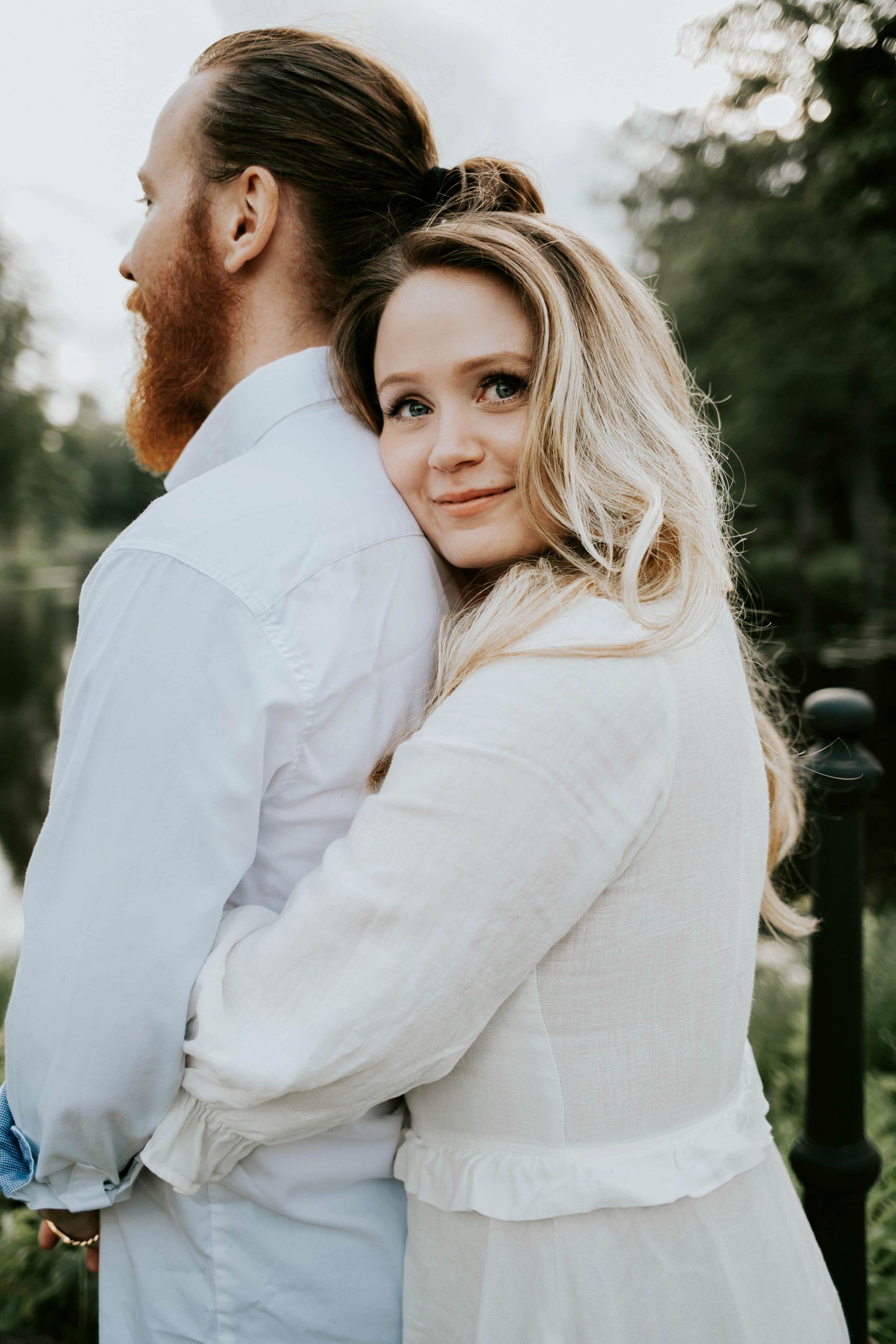 Kärleksfotografering i Borgvik med Julia och Martin. Borgvik utanför Karlstad. fotograf Rebecca Nordin.