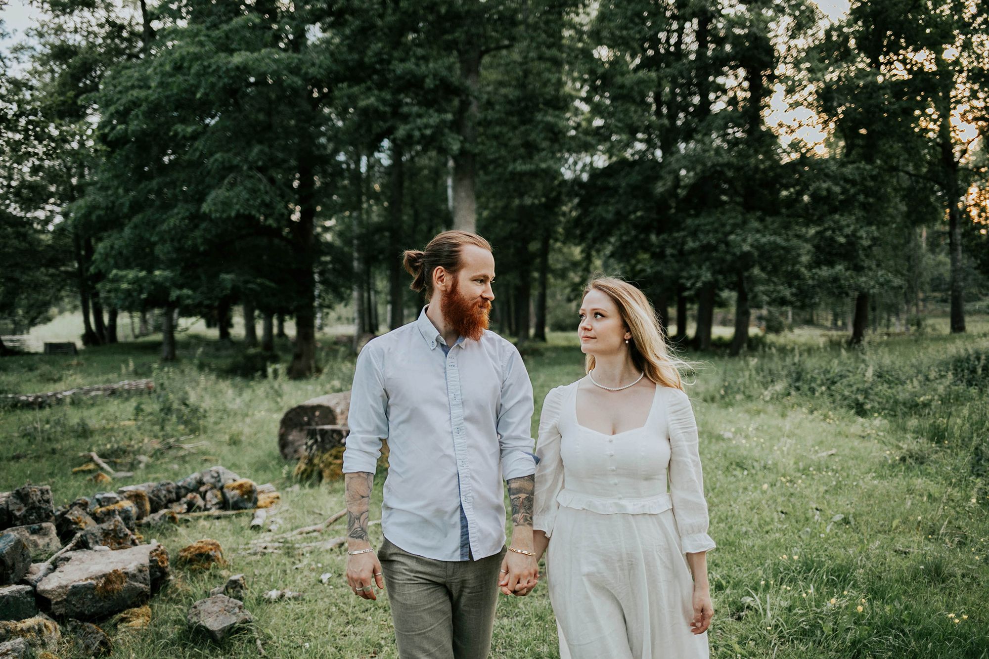 Kärleksfotografering i Borgvik med Julia och Martin. Borgvik utanför Karlstad. fotograf Rebecca Nordin.