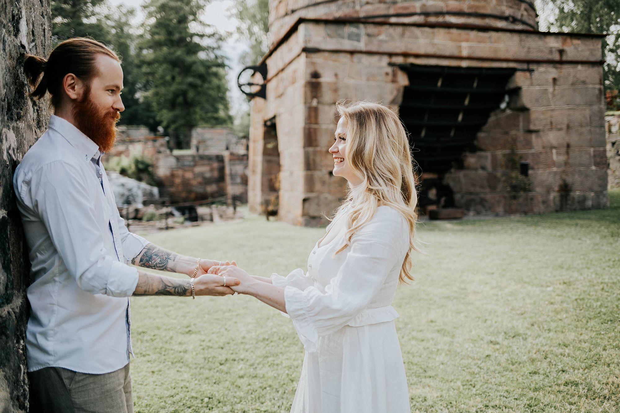 Kärleksfotografering i Borgvik med Julia och Martin. Borgvik utanför Karlstad. fotograf Rebecca Nordin.