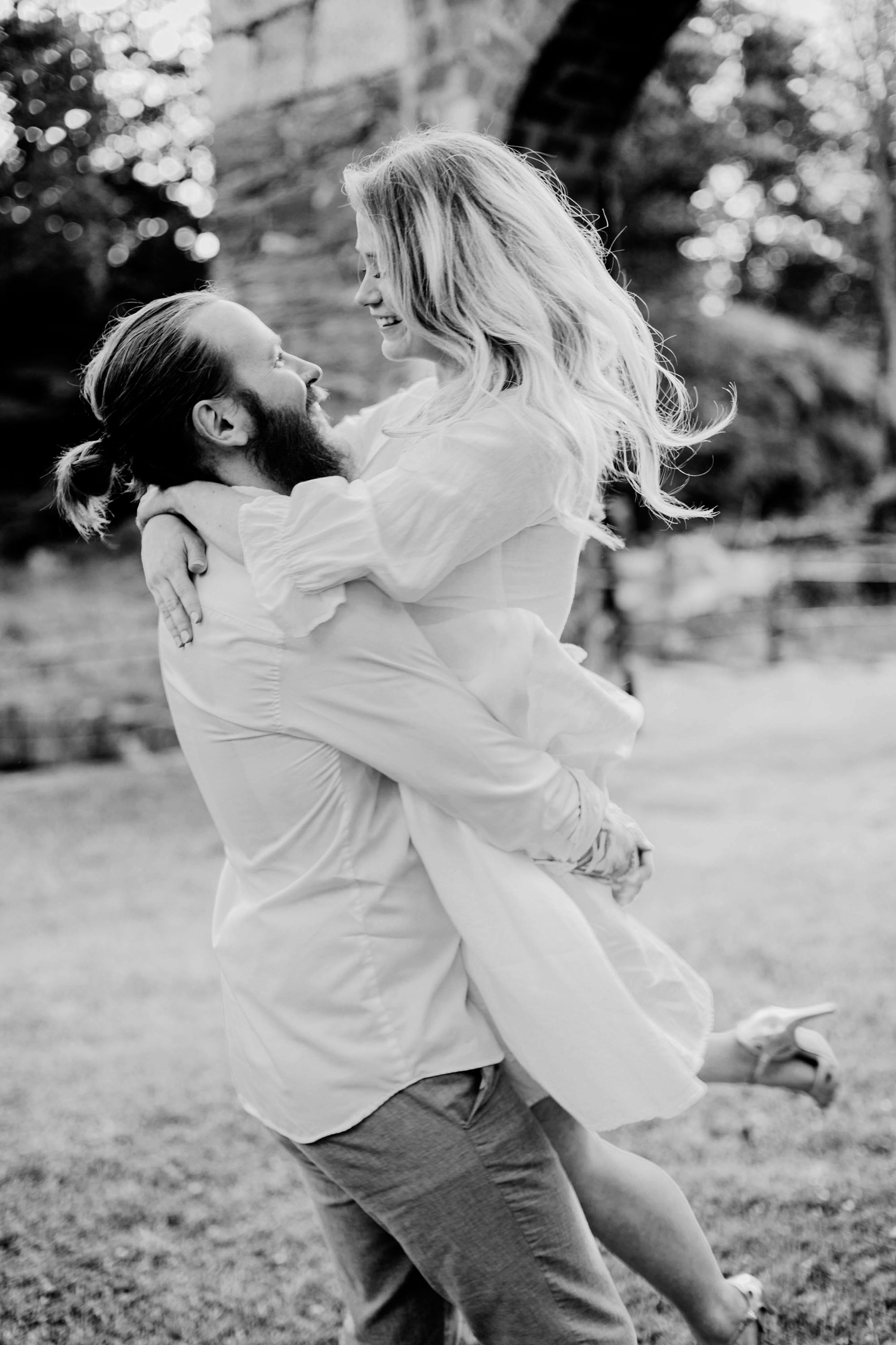 Kärleksfotografering i Borgvik med Julia och Martin. Borgvik utanför Karlstad. fotograf Rebecca Nordin.