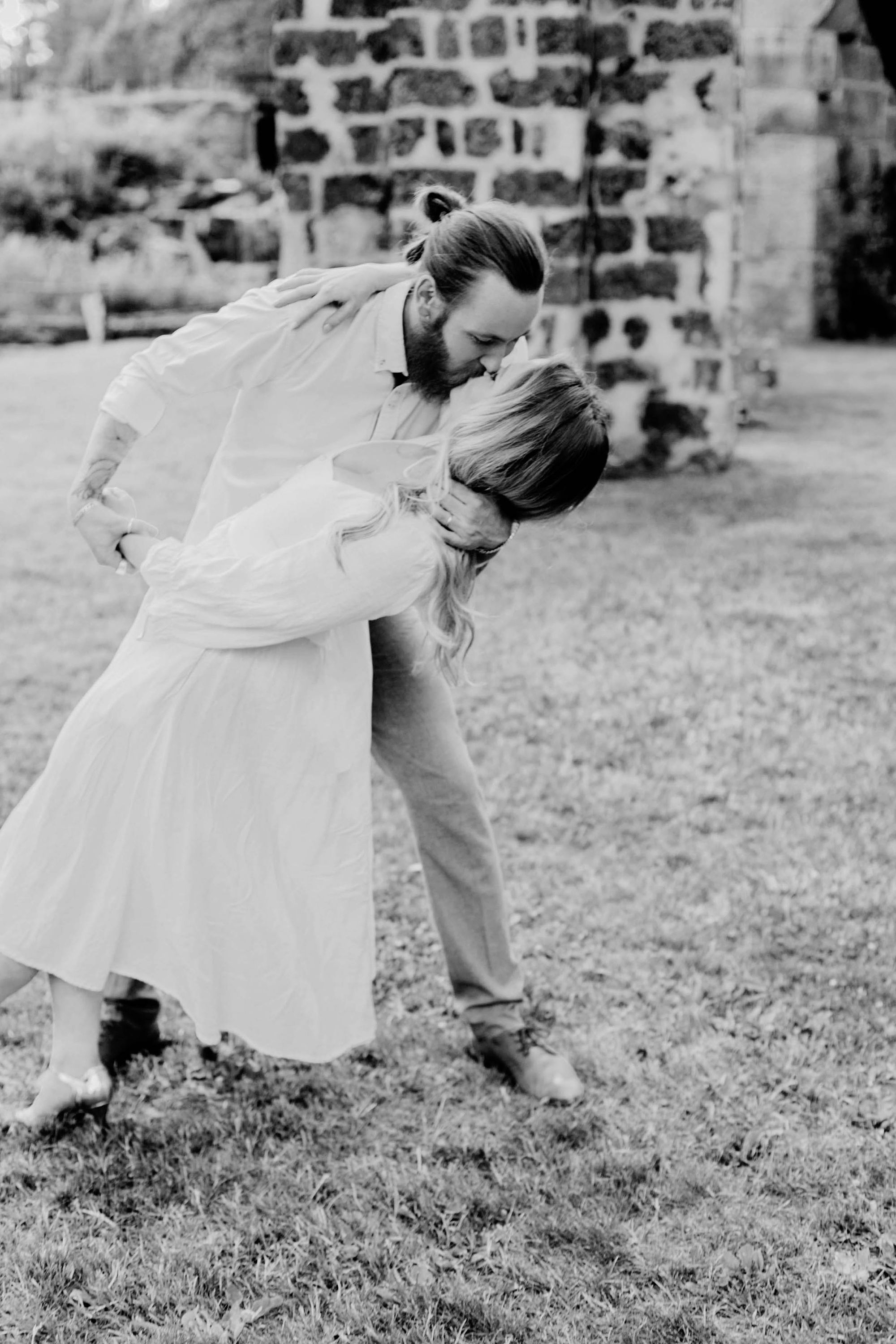 Kärleksfotografering i Borgvik med Julia och Martin. Borgvik utanför Karlstad. fotograf Rebecca Nordin.