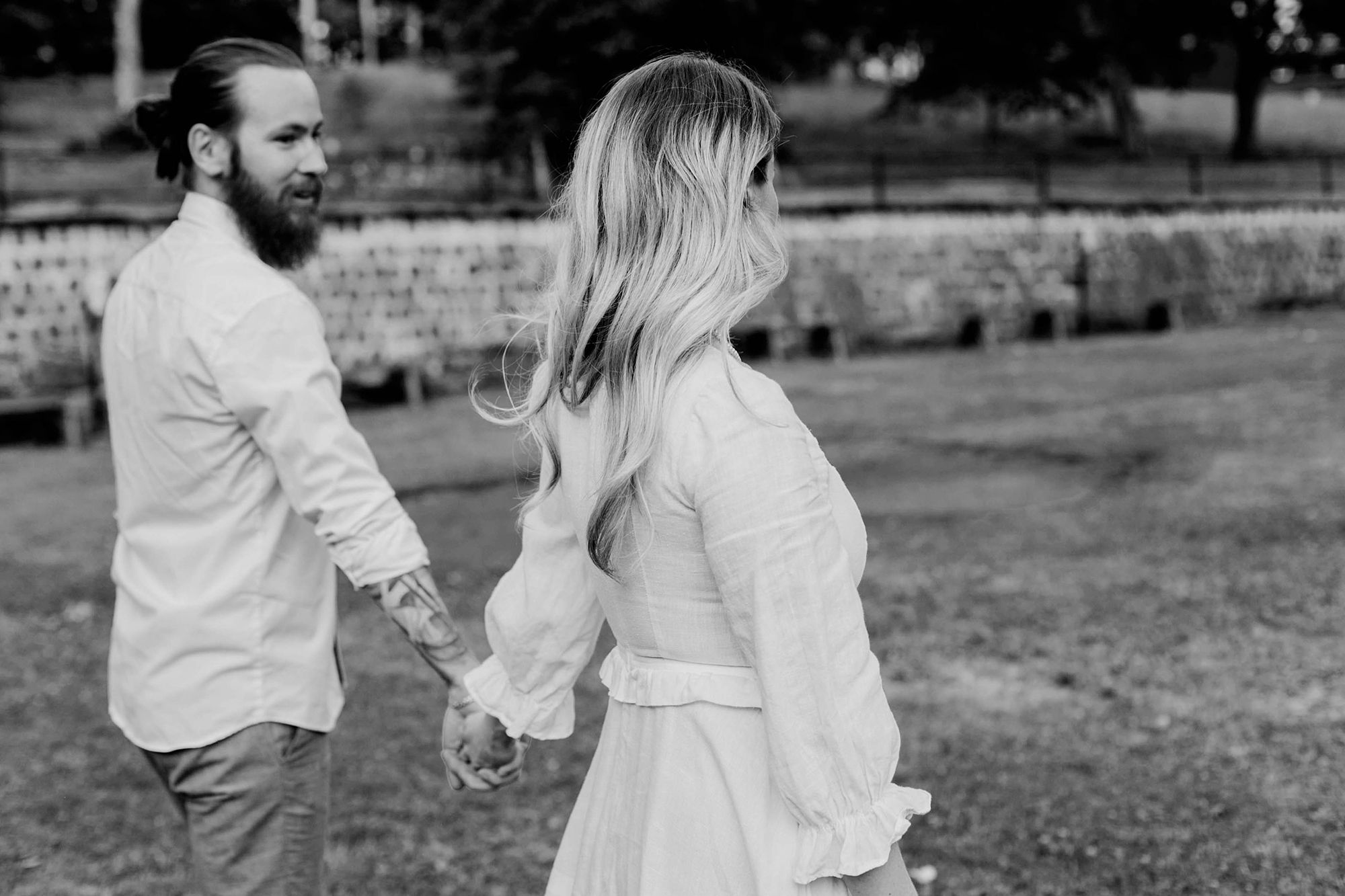Kärleksfotografering i Borgvik med Julia och Martin. Borgvik utanför Karlstad. fotograf Rebecca Nordin.