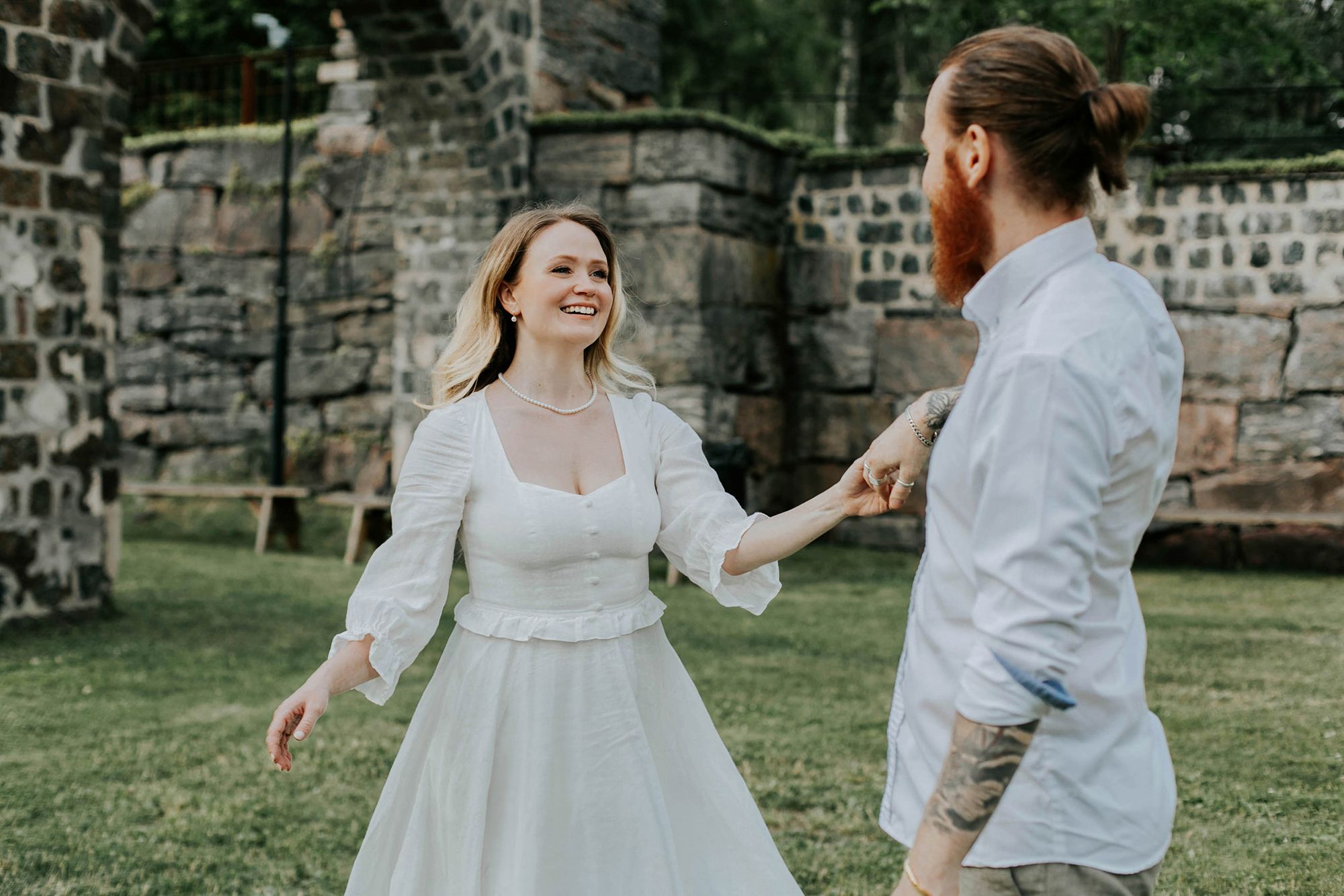 Kärleksfotografering i Borgvik med Julia och Martin. Borgvik utanför Karlstad. fotograf Rebecca Nordin.