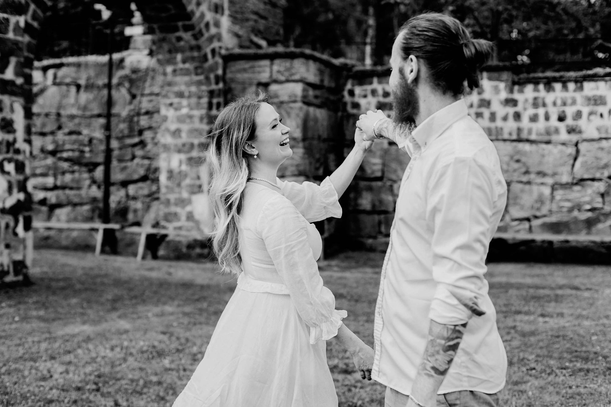Kärleksfotografering i Borgvik med Julia och Martin. Borgvik utanför Karlstad. fotograf Rebecca Nordin.