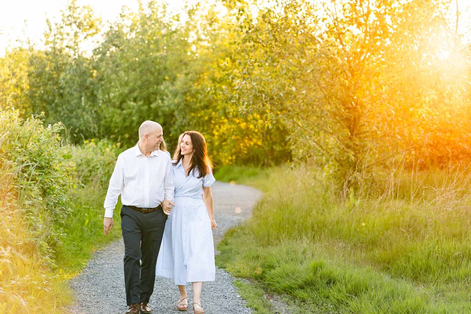 Husband and wife walk together at sunset in Seattle.