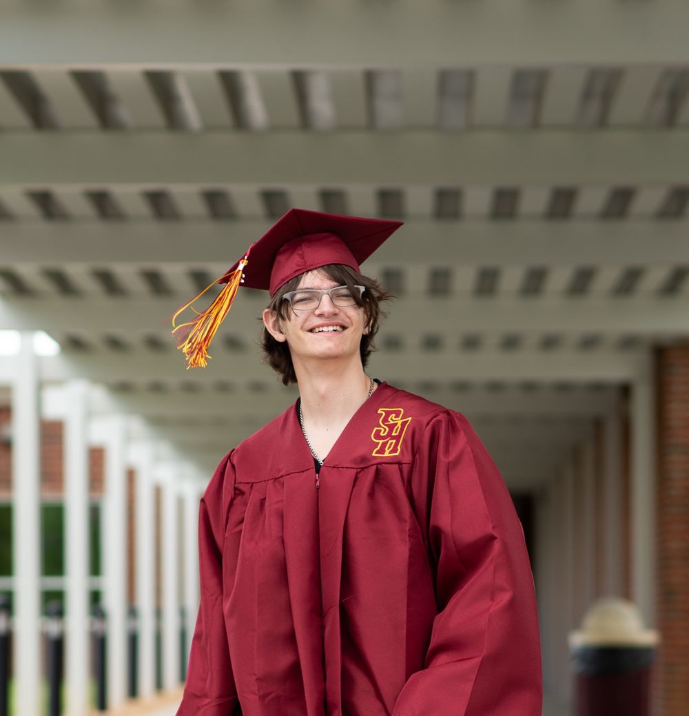 Graduation photographer Johnson City TN Jonesborough TN Unicoi Elizabethton Tri-Cities graduation photographer NE ETSU Science Hill grads