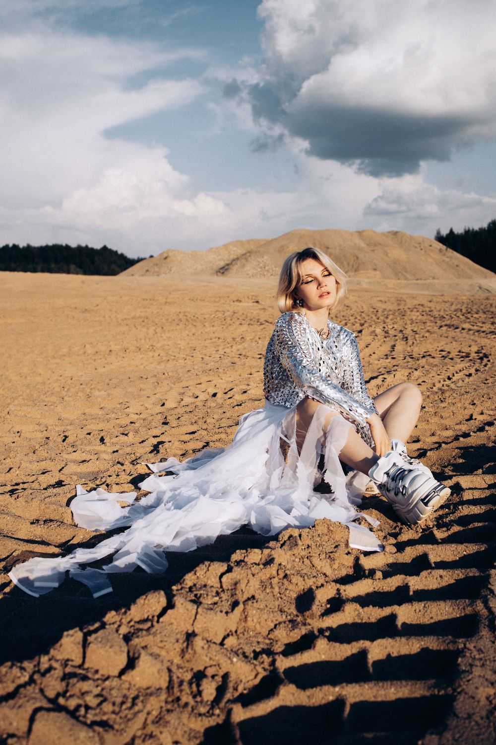 portrait photoshoot sand dunes Lithuania