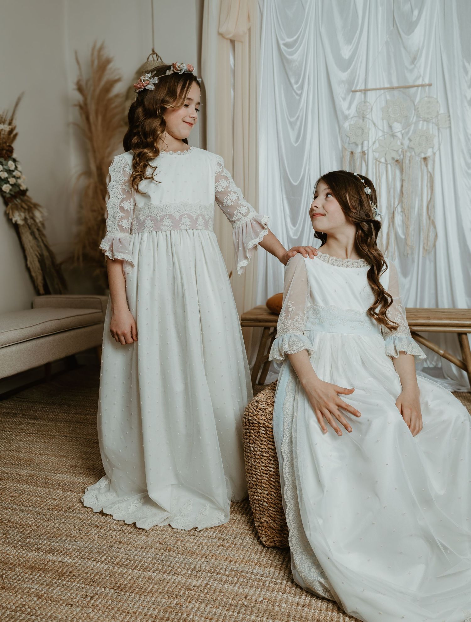 niña de comunión con vestido boho en estudio de Valencia