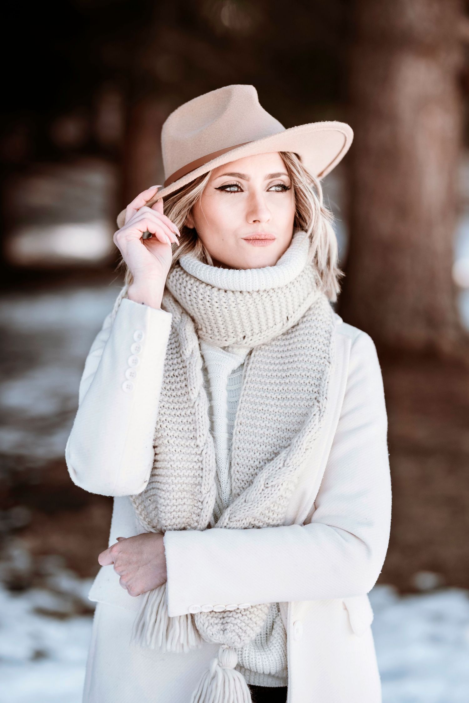 ritratto fotografico femminile in esterna, sulla neve