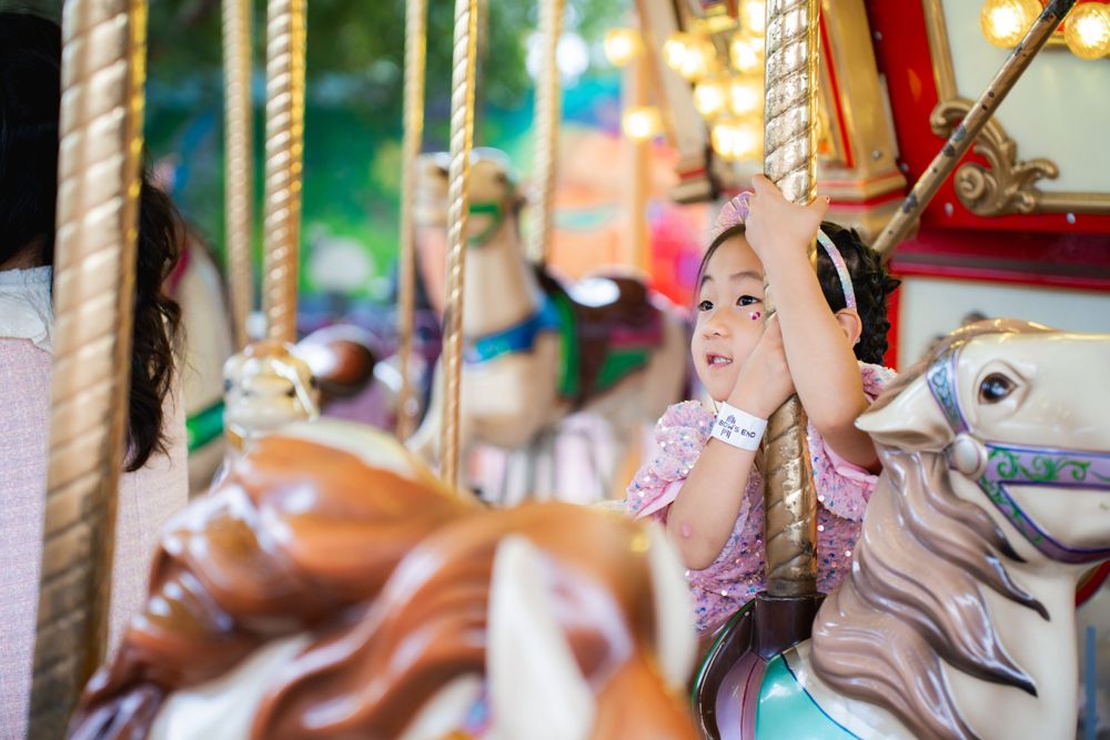 Fun girls birthday party photography on amusement rides at Rainbows End Auckland, captured by Imagine Image Studio.