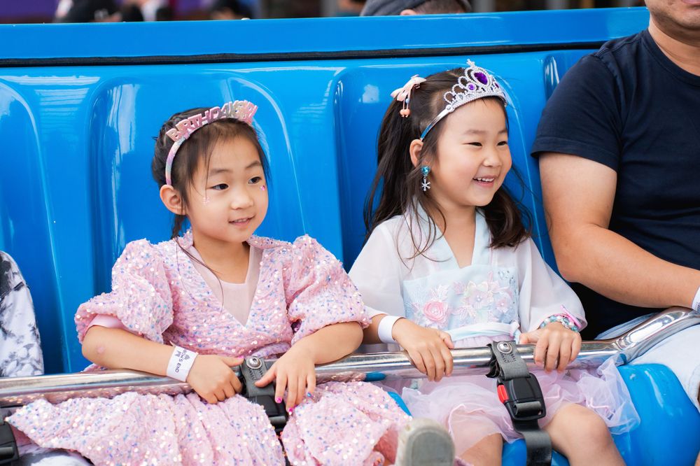 Fun girls birthday party photography on amusement rides at Rainbows End Auckland, captured by Imagine Image Studio.
