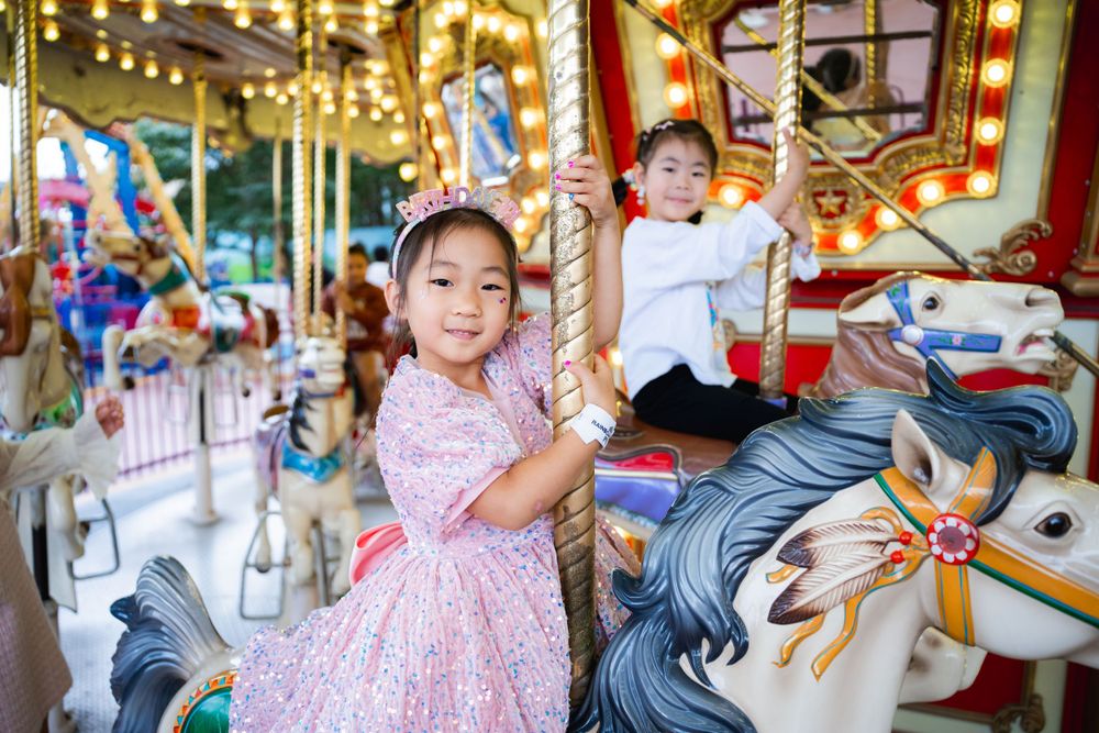 Fun girls birthday party photography on amusement rides at Rainbows End Auckland, captured by Imagine Image Studio.