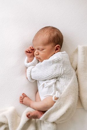 Natural and neutral newborn photography Nottingham NG16 baby sleeping in soft blanket