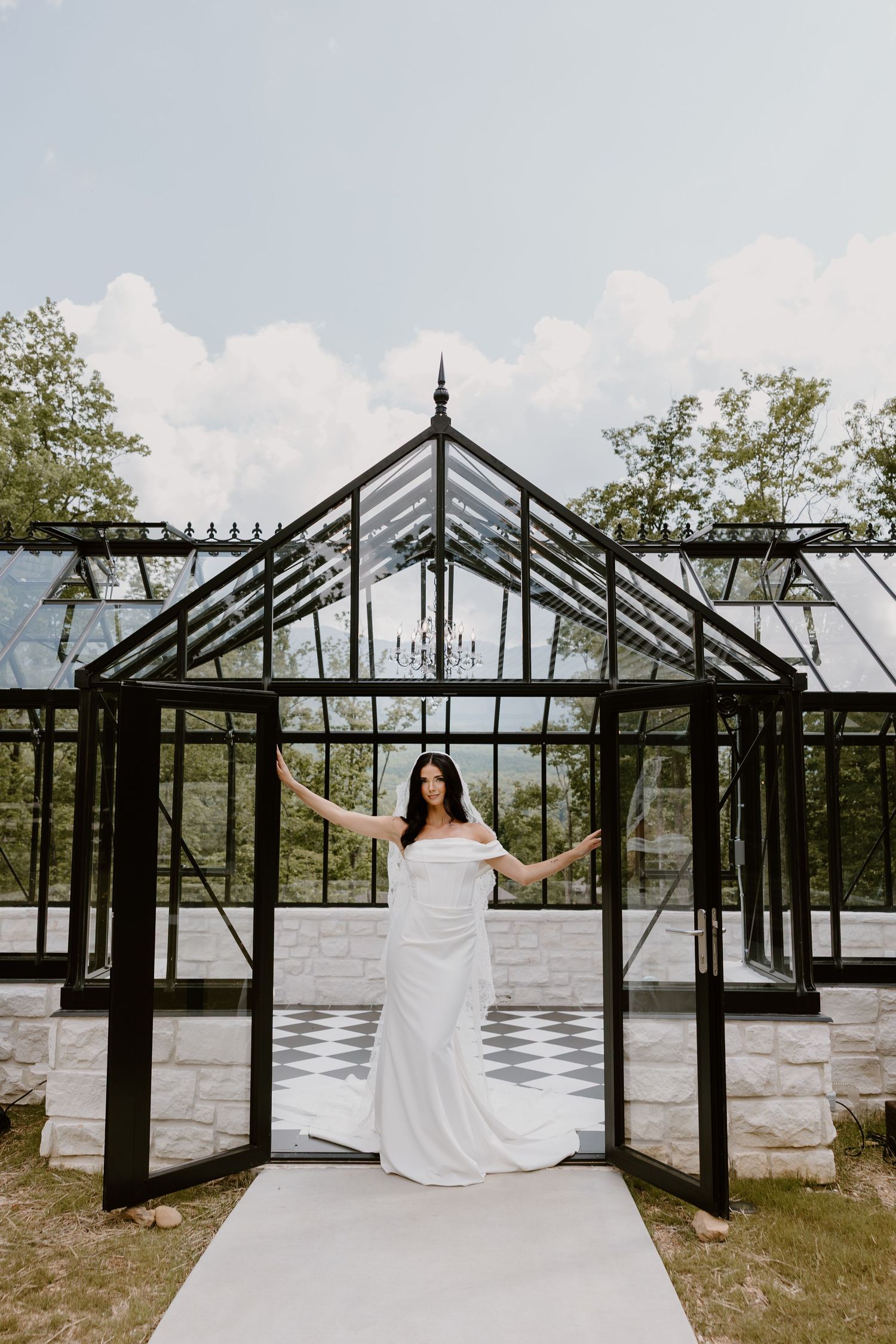Knoxville Wedding Photographer | Glass House Wedding | Trailhead Venues | Tennessee Photographer