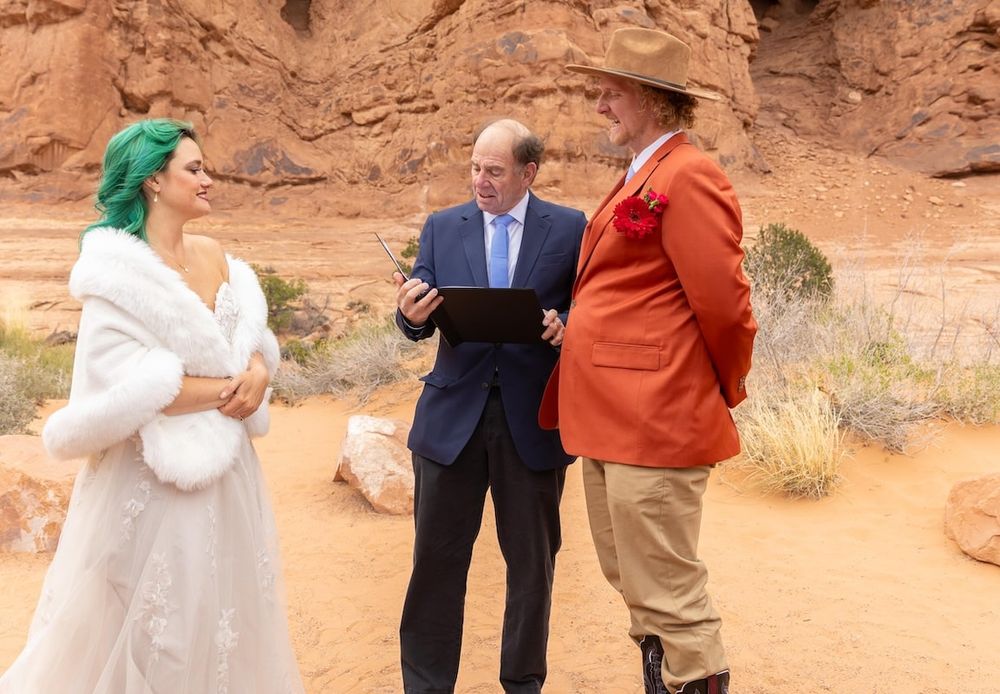 micro wedding in Utah  with a family