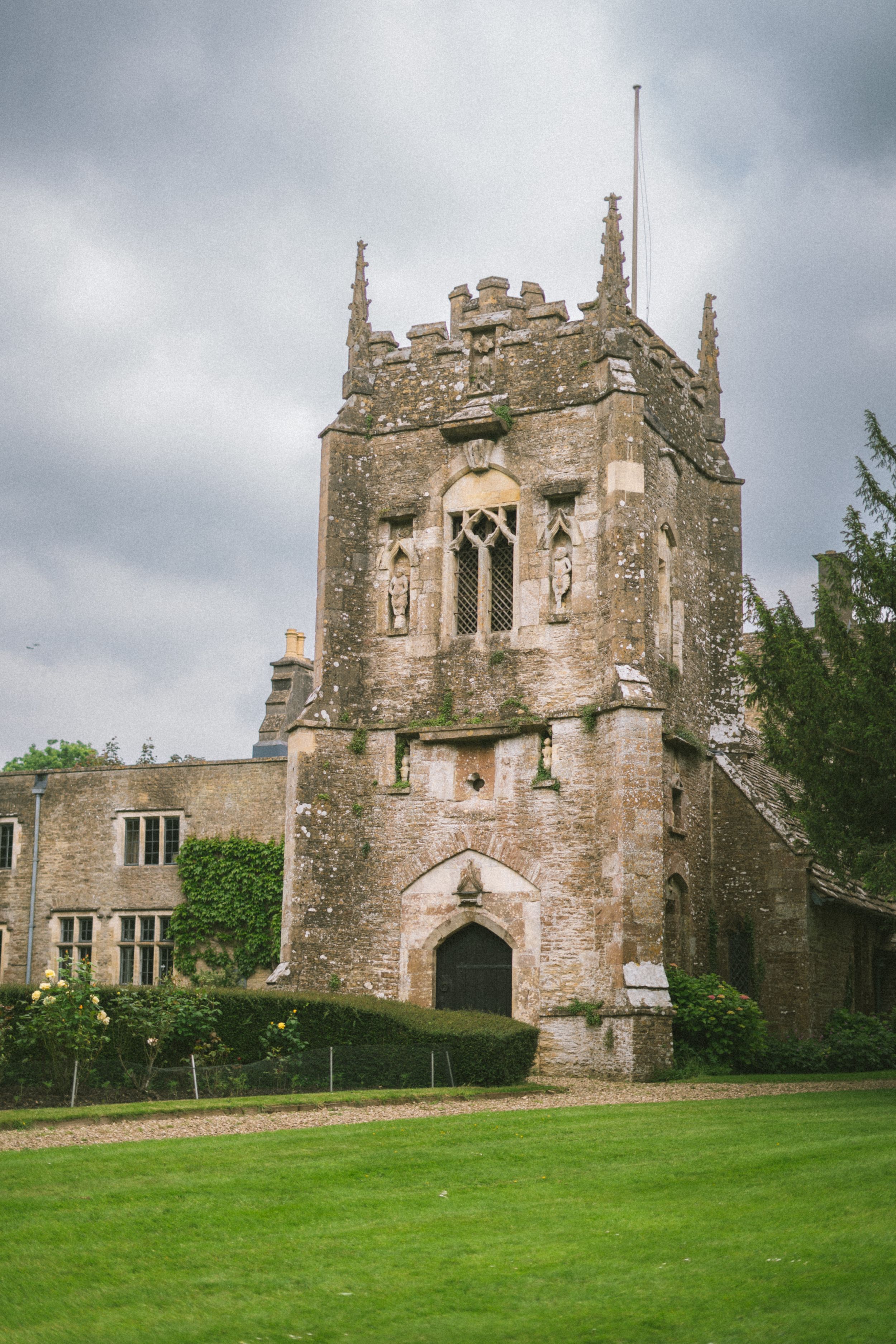chavenage house wiltshire editorial documentary wedding photographer