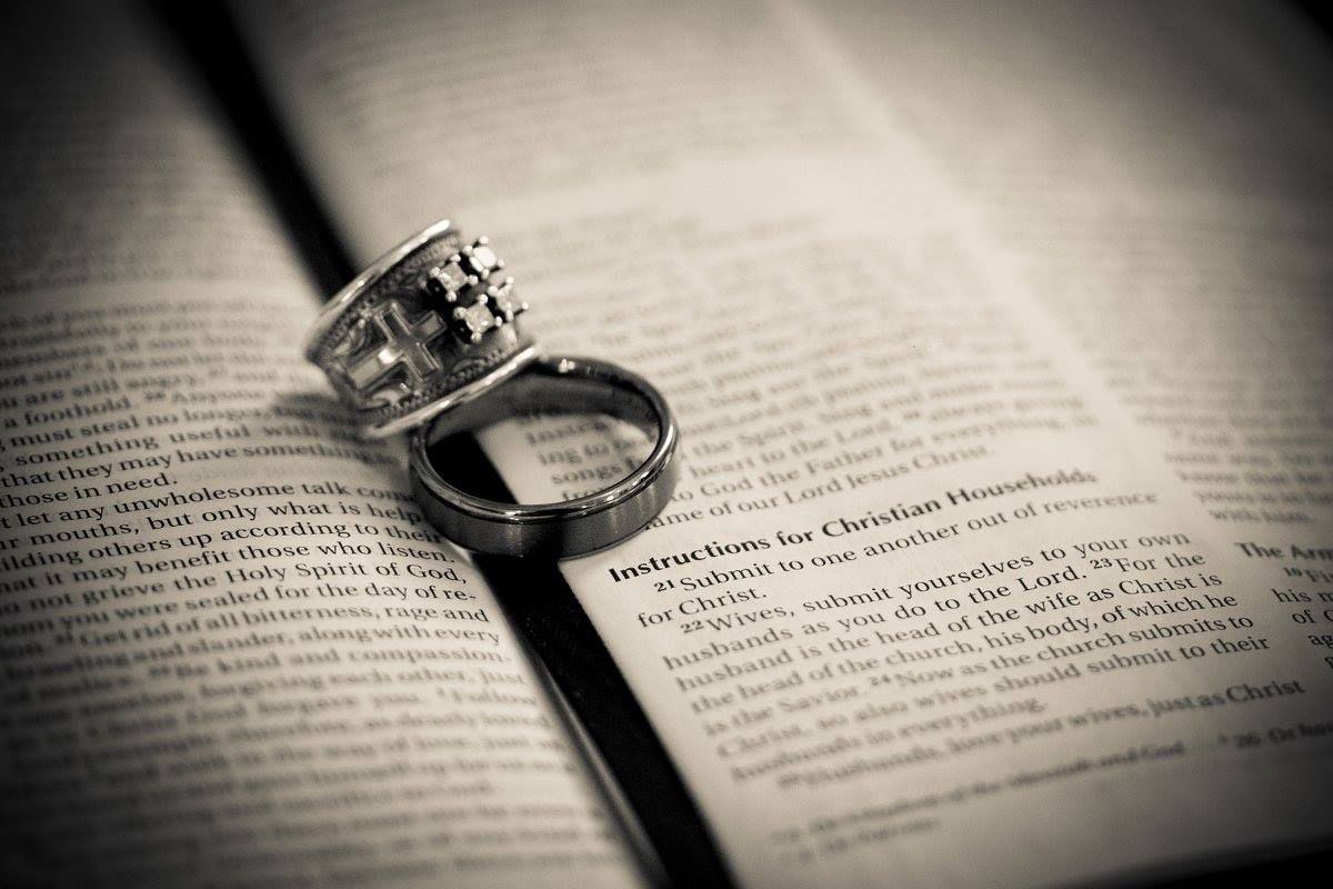 Wedding photography
wedding rings on the Bible