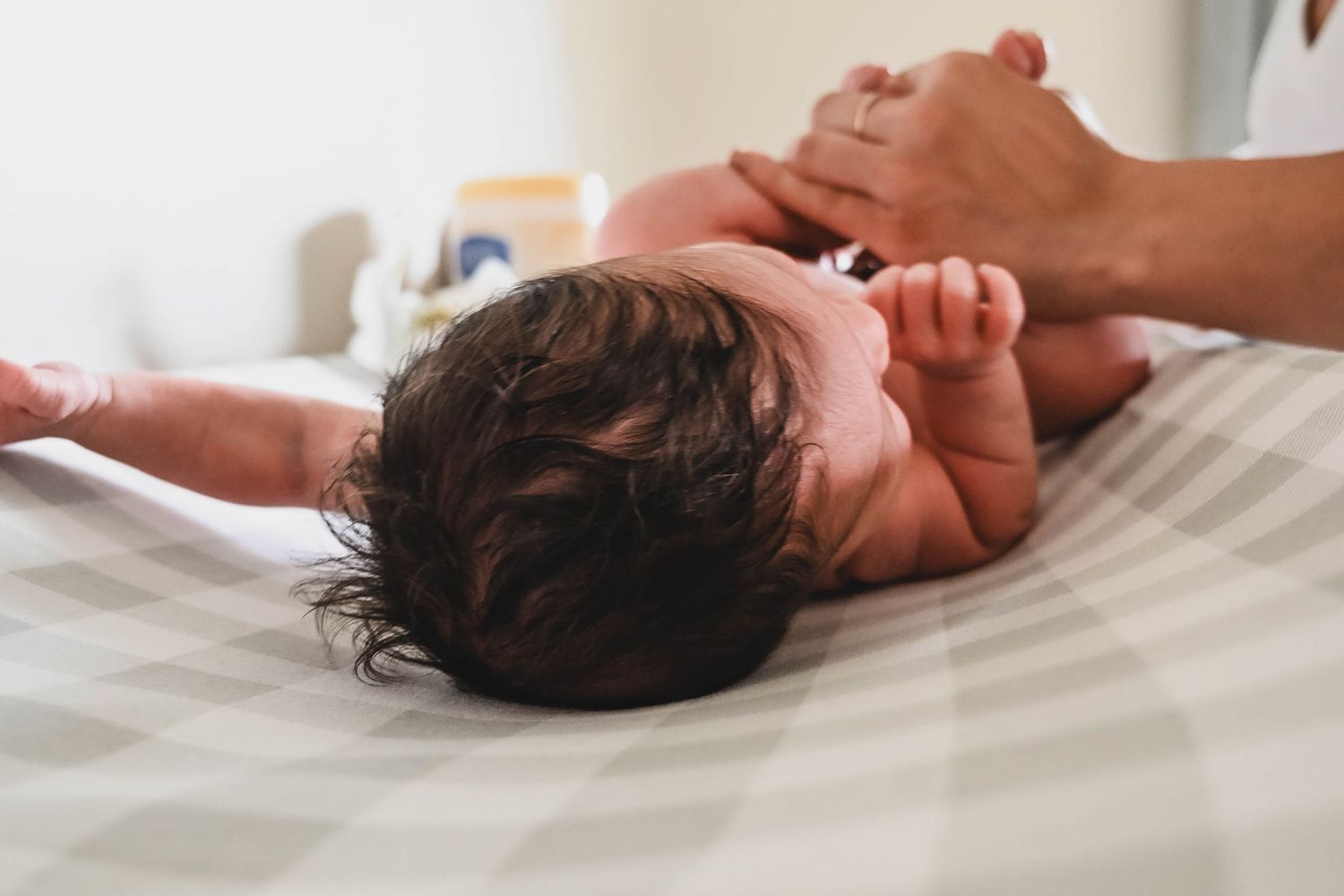 Mom changes newborn diaper in session near Hudson, NY