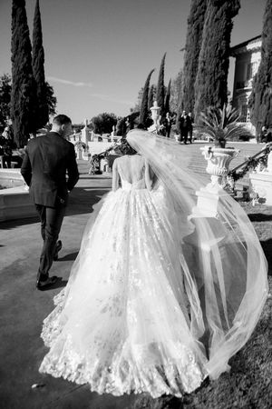 Timeless wedding at the Grand Island mansion.