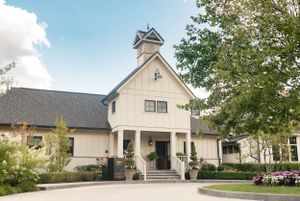 An Ohio-based photographer that specializes in wedding, Family, Seniors, and Sports photography. I'm always willing to t