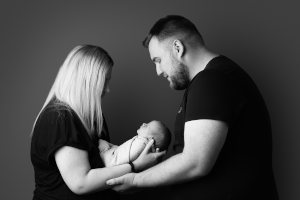 Black and white family photo of mum, dad and baby, captured by Ceris Hicks Photography