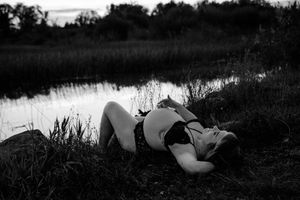 empowering maternity photos by the lake in Mullingar