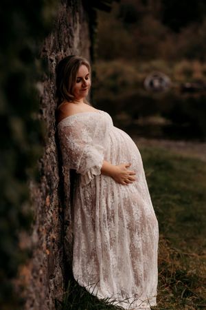 maternity photos at lough derravaragh mother in lace dress