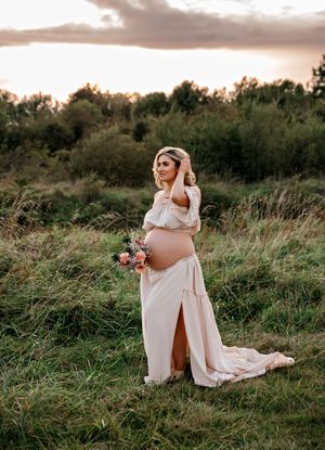 sunset relaxed maternity photoshoot in meath