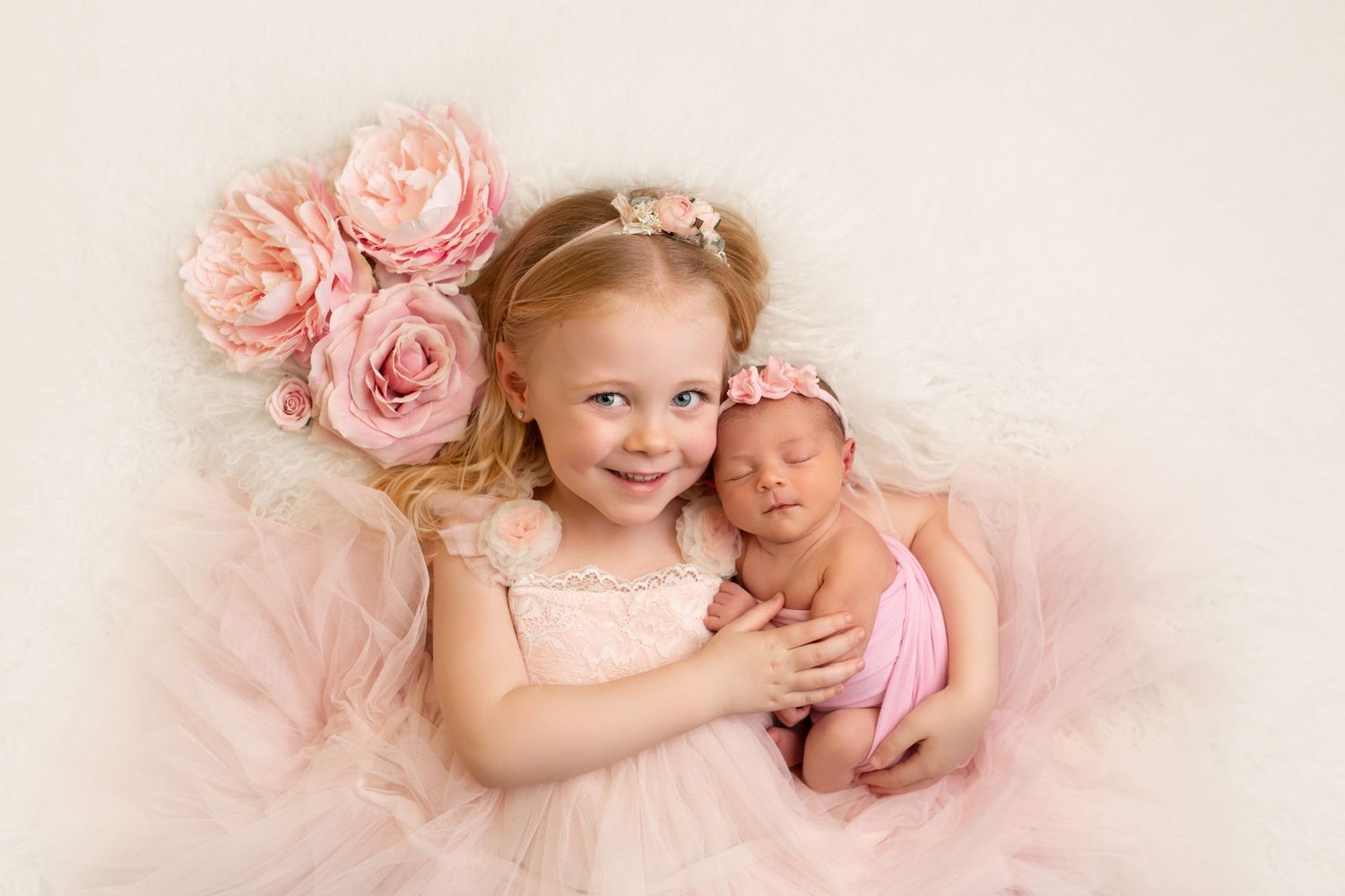Ayrshire glasgow Renfrewshire sibling newborn photographer