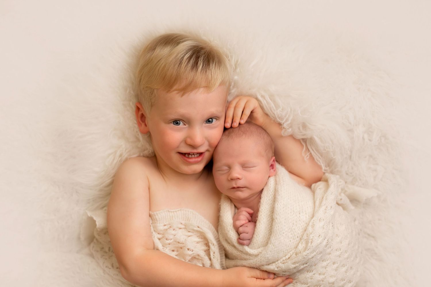 Ayrshire glasgow Renfrewshire sibling newborn photographer