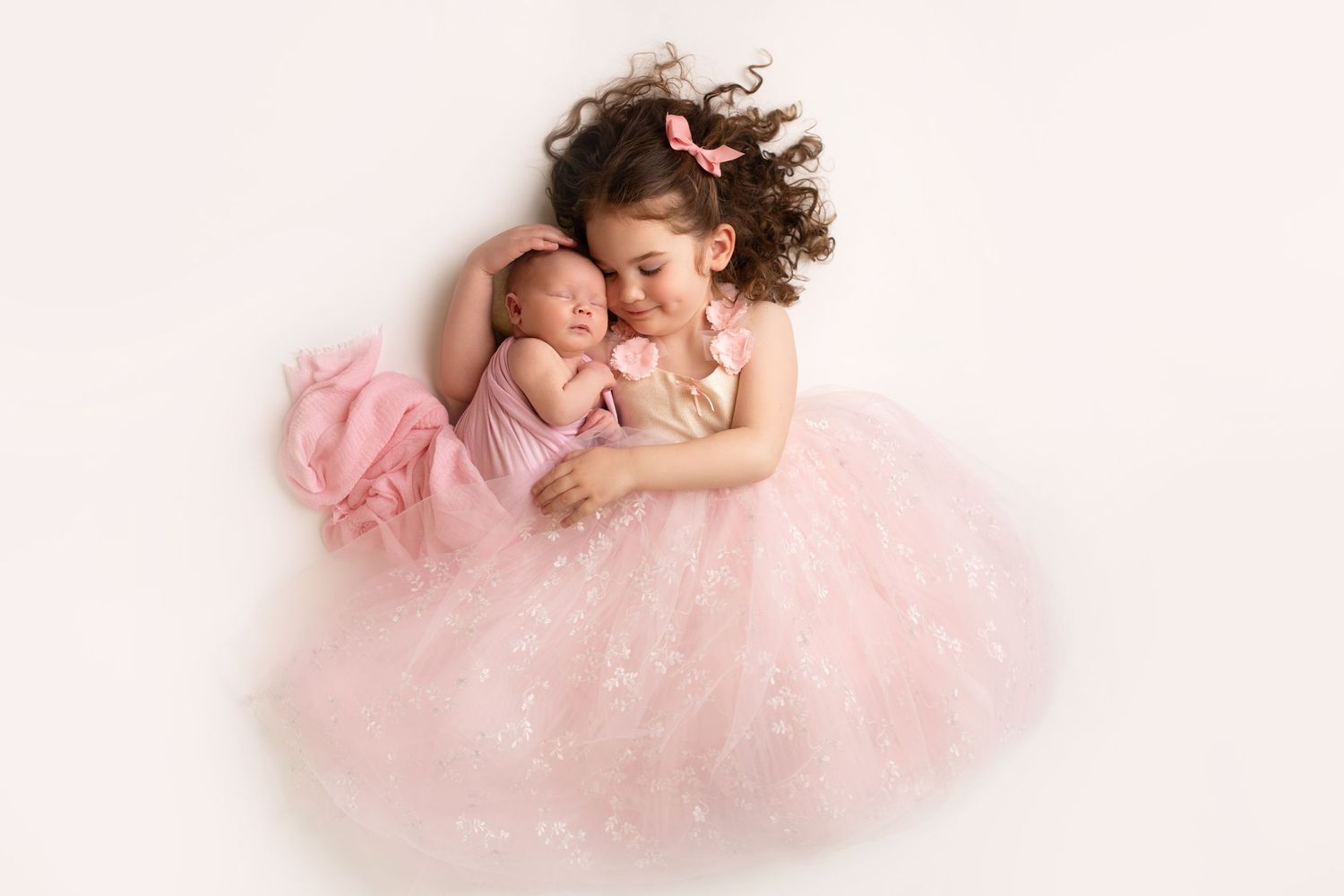 Ayrshire glasgow Renfrewshire sibling newborn photographer