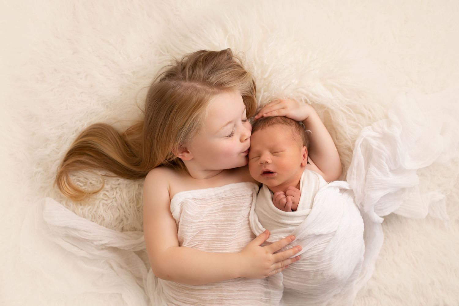Ayrshire glasgow Renfrewshire sibling newborn photographer