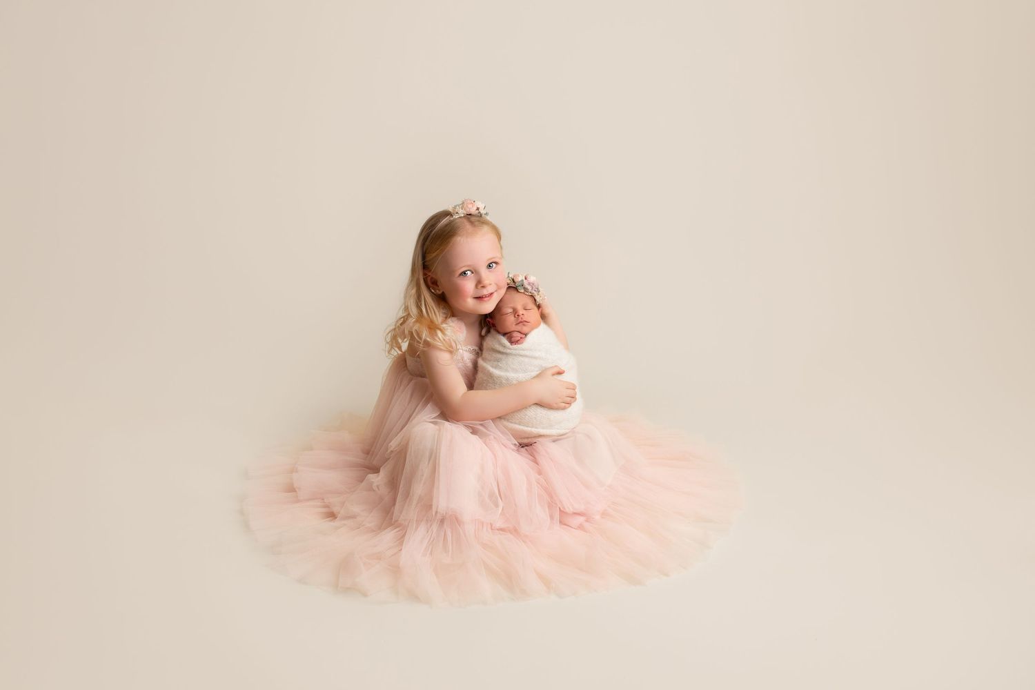 Ayrshire glasgow Renfrewshire sibling newborn photographer