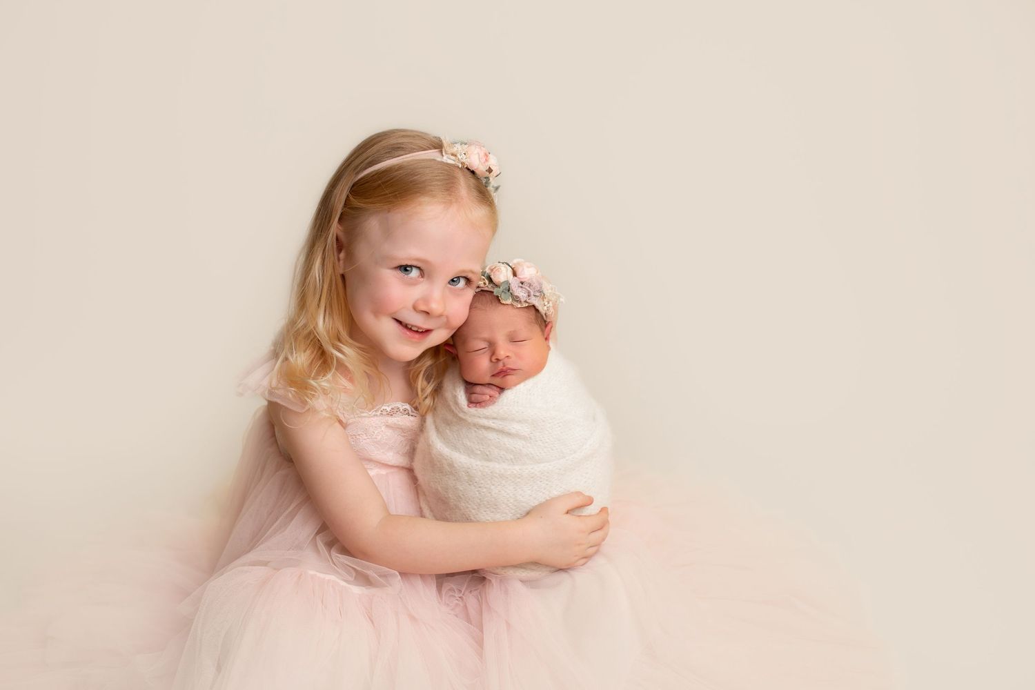Ayrshire glasgow Renfrewshire sibling newborn photographer