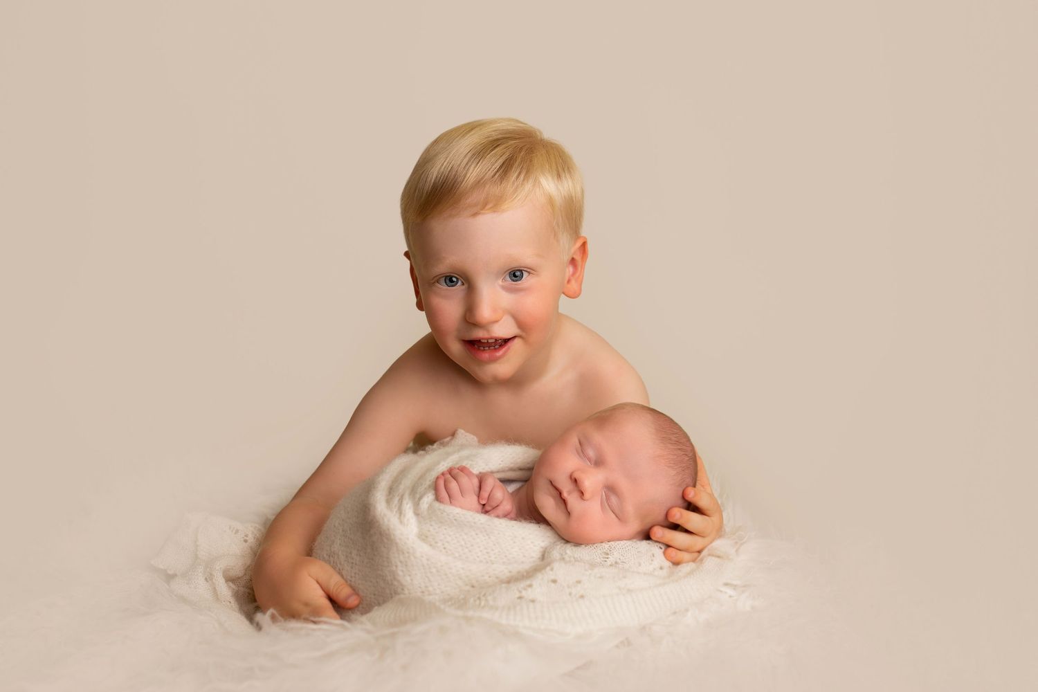 Ayrshire glasgow Renfrewshire sibling newborn photographer