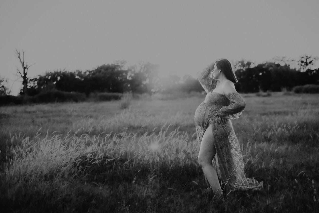 maternity session, black and white, timeless