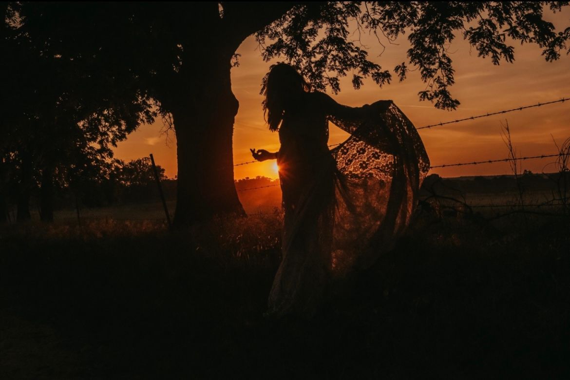 maternity session golden hour, silhouette, farm session