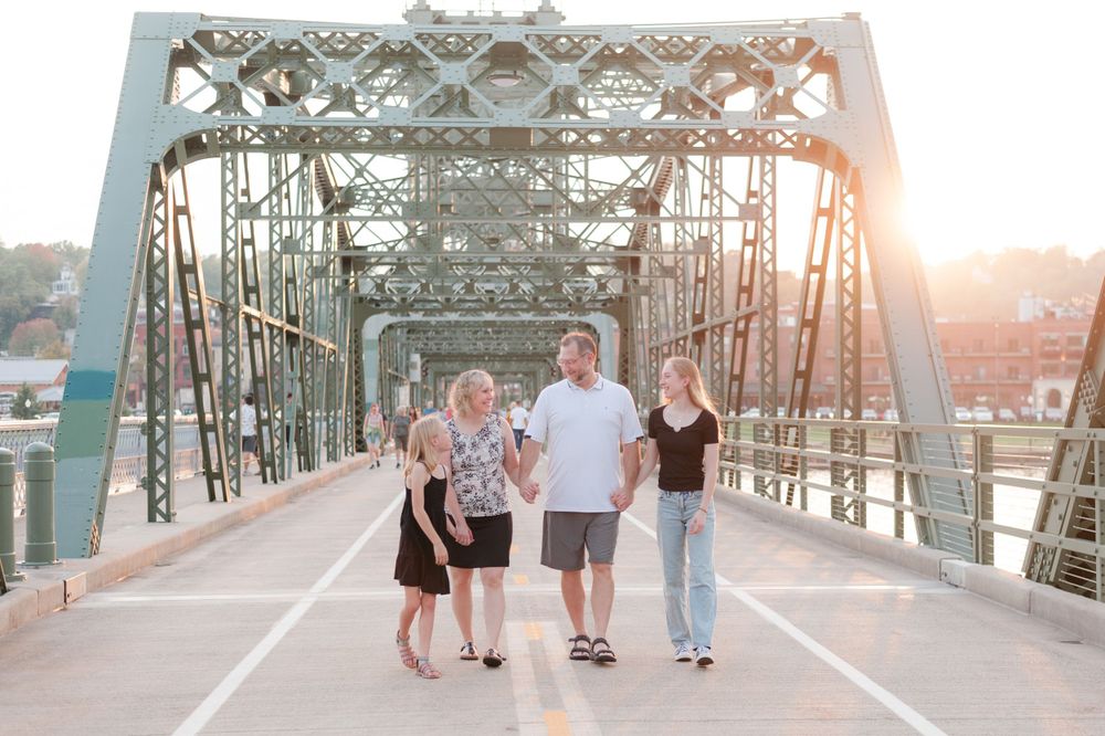 Stillwater Minnesota Family Pictures Stillwater Bridge at Sunset