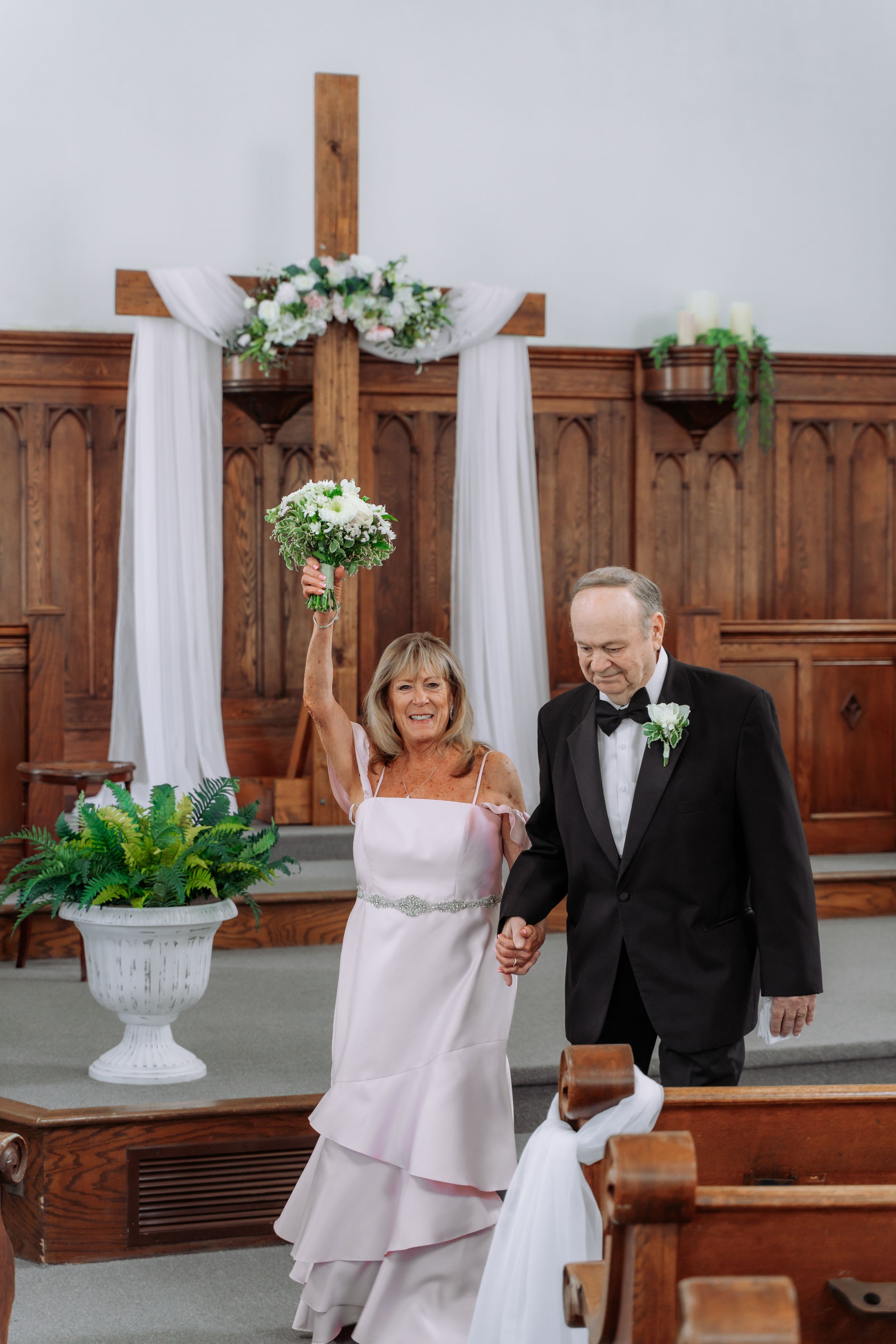 elopement wedding, minimony ceremony, courthouse wedding at a beautiful church, Humboldt, TN. Magnolia Manor