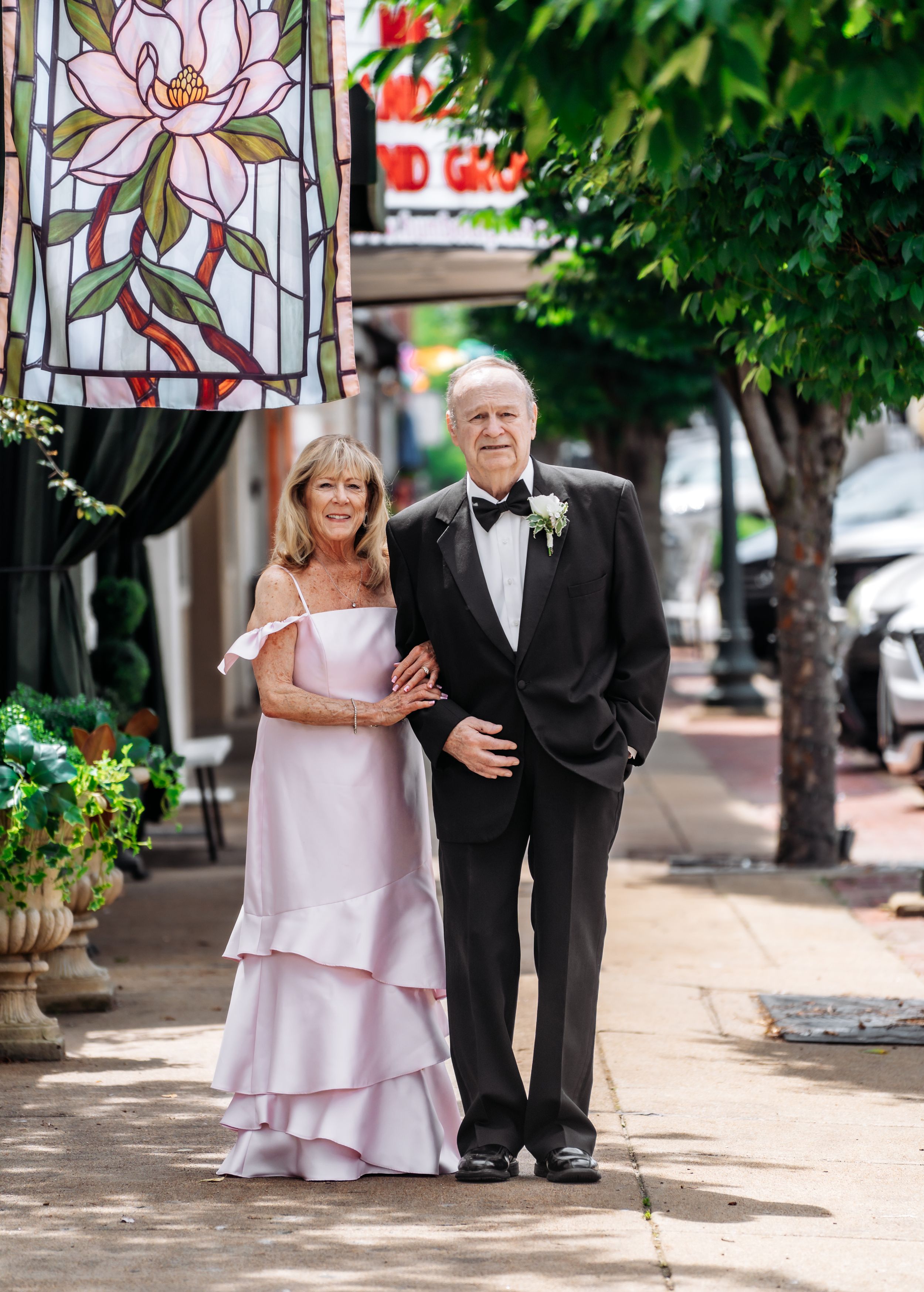 elopement wedding, minimony ceremony, courthouse wedding at a beautiful church, Humboldt, TN. Magnolia Manor