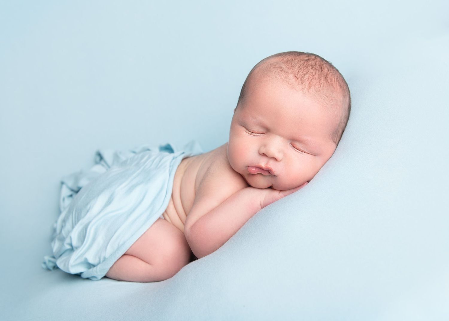 baby newborn bromsgrove Worcester cakesmash hand foot casting birmigham baby newborn pictures photos