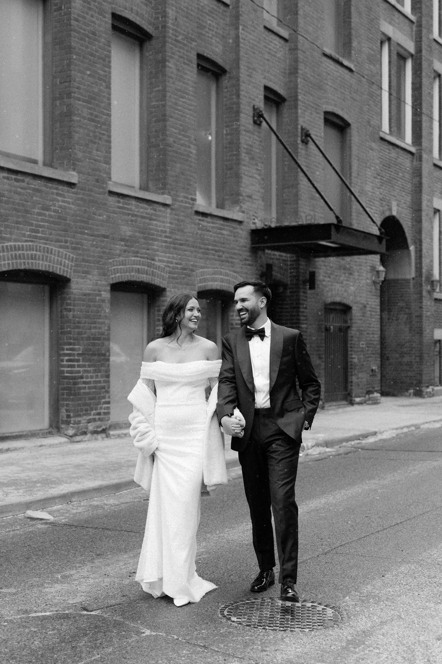 Candid New Year’s Eve wedding photos during a snowfall in downtown Toronto