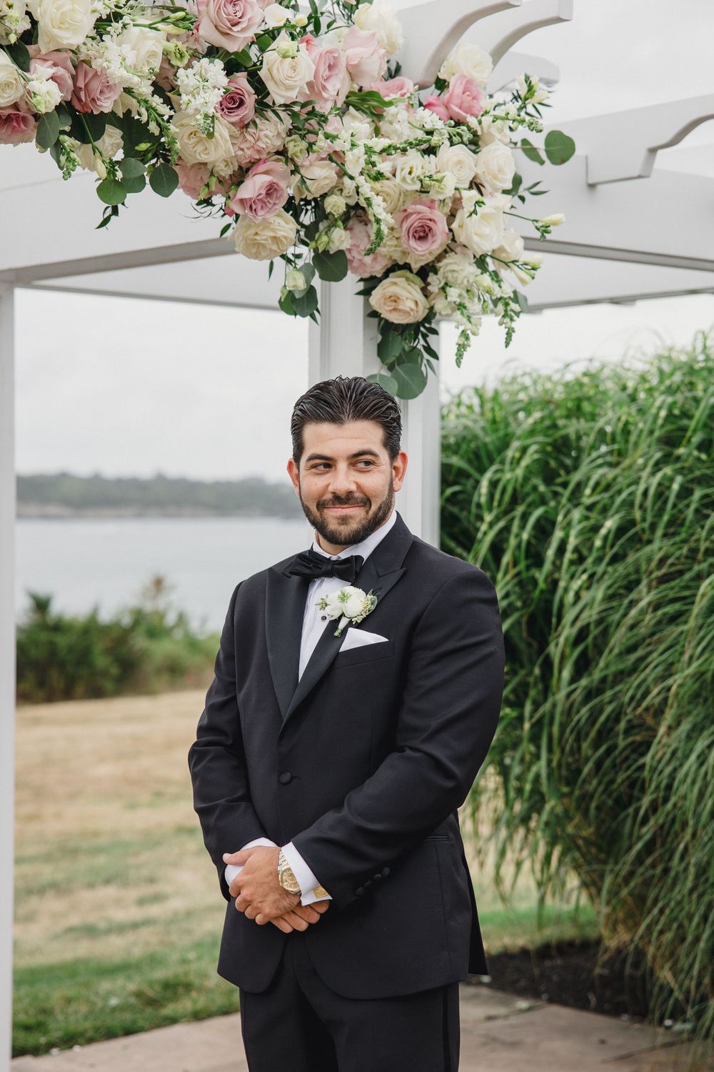 Waterfront wedding ceremony at OceanCliff Hotel in Newport, Rhode Island. Wedding photographer in Newport RI