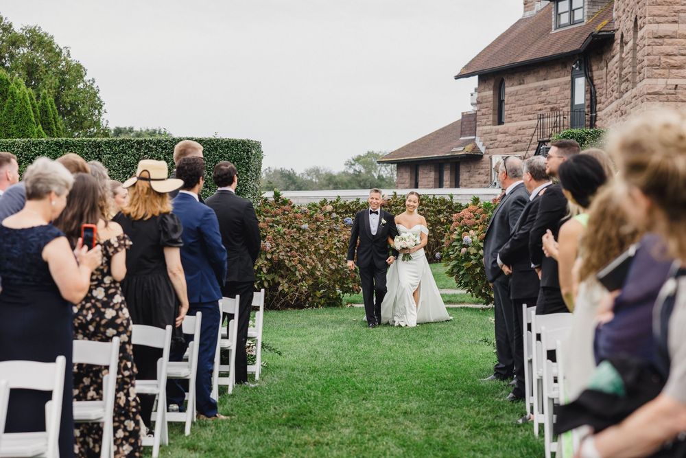 Waterfront wedding ceremony at OceanCliff Hotel in Newport, Rhode Island. Wedding photographer in Newport RI