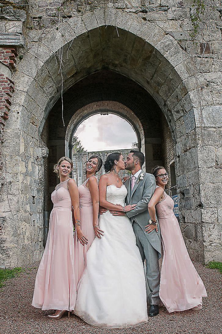 Mariés et demoiselles d'honneur à l'Abbaye d'Aulne