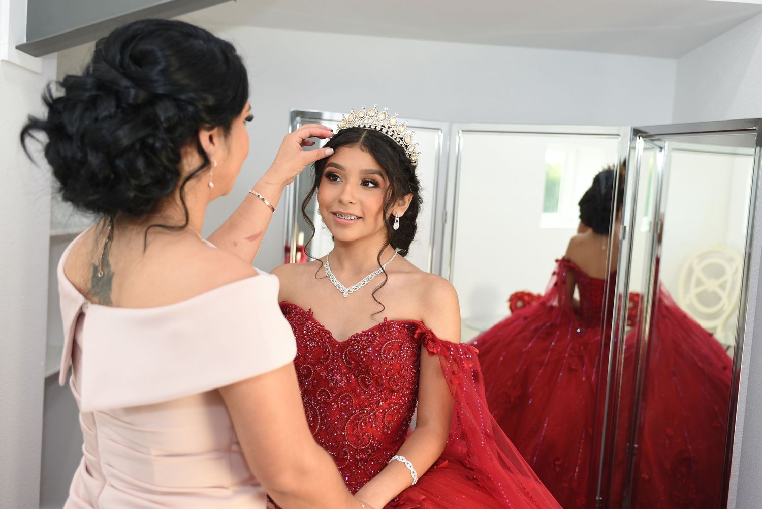 Long buffet line at open invite Quinceañera showing guest count planning, food planning, venue capacity and RSVP organization today